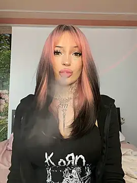 madelinexx online show from March 25, 2:12 pm