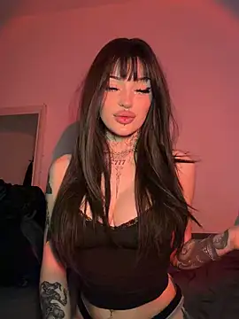 madelinexx online show from April 26, 11:30 am