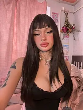 Snapshot of madelinexx chatting on July 8, 8:30 am madelinexx online show from July 8, 8:30 am