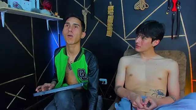 Snapshot of MillersKink chatting on February 9, 1:22 am MillersKink online show from February 9, 1:22 am