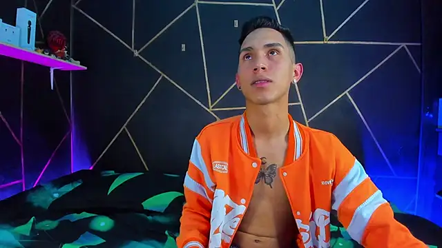 Snapshot of MillersKink chatting on February 21, 4:40 am MillersKink online show from February 21, 4:40 am