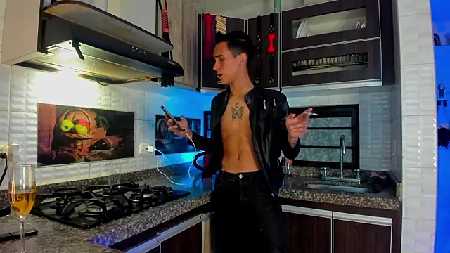 Snapshot of MillersKink chatting on November 12, 6:14 am MillersKink online show from November 12, 6:14 am