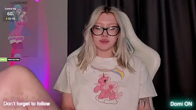 Snapshot of takeyourmolly chatting on December 18, 5:10 pm takeyourmolly online show from December 18, 5:10 pm