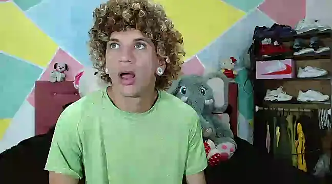 Snapshot of tylor_boy chatting on January 8, 6:09 pm tylor boy online show from January 8, 6:09 pm