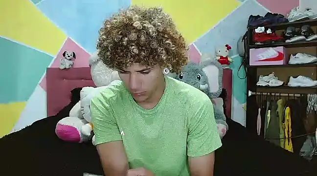 Snapshot of tylor_boy chatting on January 8, 9:23 pm tylor boy online show from January 8, 9:23 pm