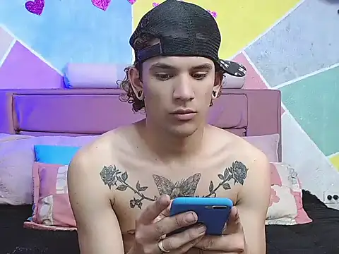 Snapshot of tylor_boy chatting on September 29, 3:33 am tylor boy online show from September 29, 3:33 am