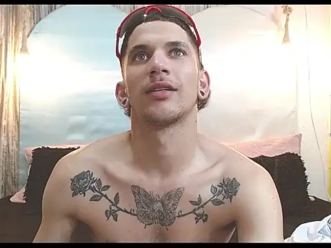 Snapshot of tylor_boy chatting on January 6, 5:11 am tylor boy online show from January 6, 5:11 am