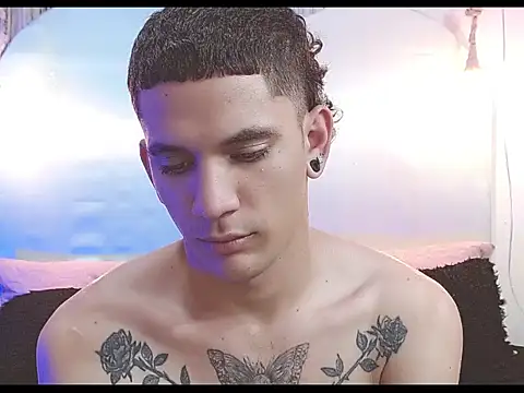 Snapshot of tylor_boy chatting on January 7, 11:18 pm tylor boy online show from January 7, 11:18 pm