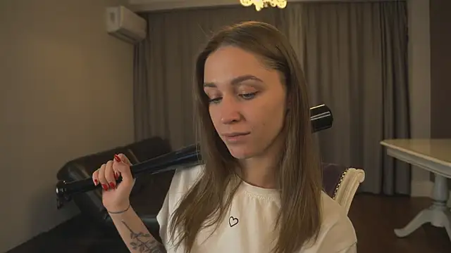 RennieLewis online show from December 8, 9:19 pm