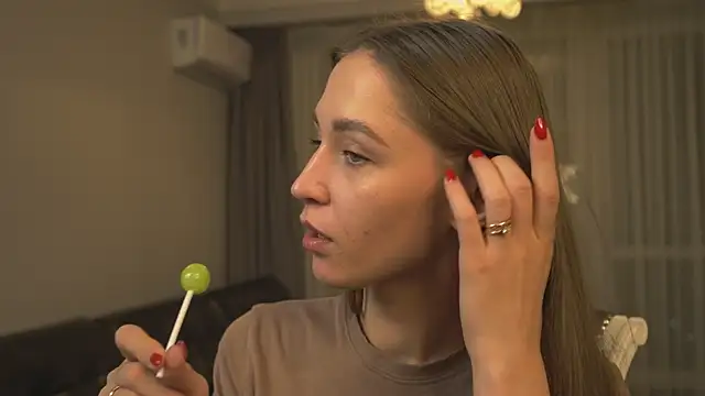 RennieLewis online show from December 9, 5:19 pm