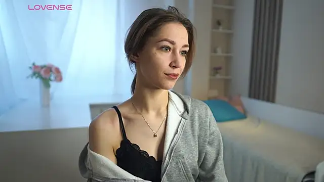 RennieLewis online show from September 22, 3:19 am