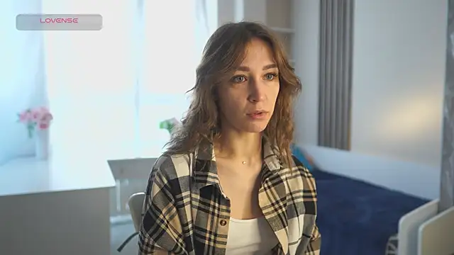 RennieLewis online show from October 4, 3:48 am