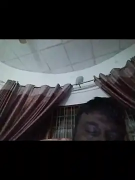 Snapshot of nikini1621 chatting on May 27, 5:32 pm nikini1621 online show from May 27, 5:32 pm