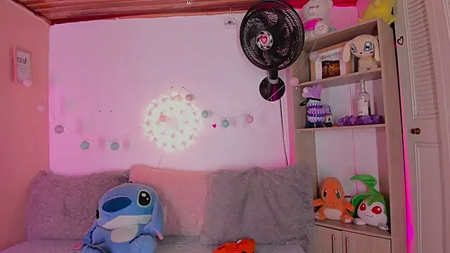 Snapshot of mara_jackson_ chatting on March 12, 8:52 pm mara jackson online show from March 12, 8:52 pm