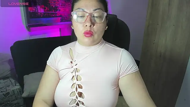 jessicarabbit 1 online show from May 15, 11:45 pm
