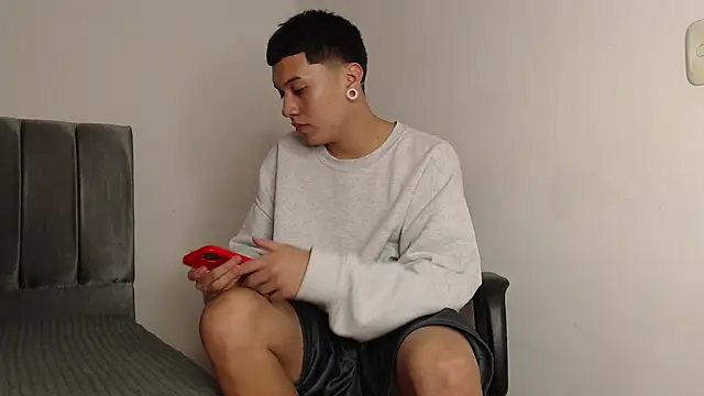 alex-lover online show from March 18, 4:04 am