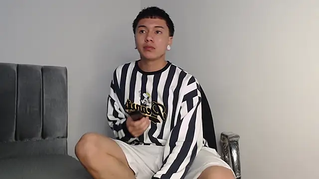 alex-lover online show from October 11, 12:43 am