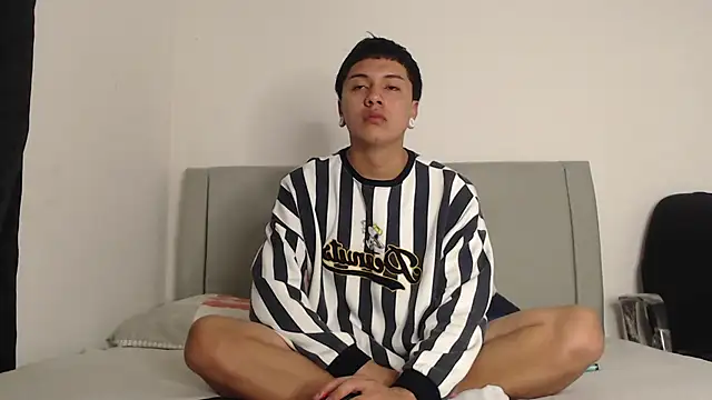 alex-lover online show from April 21, 7:39 pm