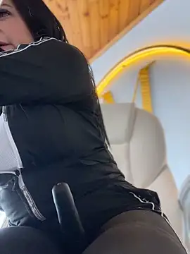 Snapshot of Milff_parkerrr chatting on January 23, 4:37 pm Milff parkerrr online show from January 23, 4:37 pm