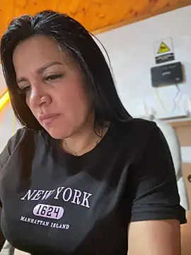 Snapshot of Milff_parkerrr chatting on February 12, 1:06 pm Milff parkerrr online show from February 12, 1:06 pm