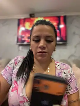 Snapshot of Milff_parkerrr chatting on June 4, 3:01 am Milff parkerrr online show from June 4, 3:01 am