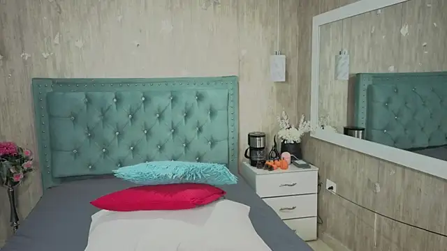 Marcelaa fox online show from April 24, 8:00 pm