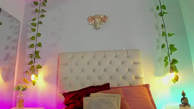 Isabella Flowers online show from February 13, 8:05 pm