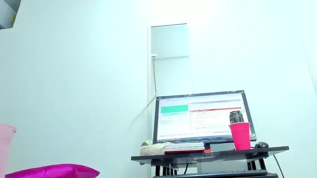 Snapshot of Dalia_20 chatting on February 5, 1:37 am Dalia 20 online show from February 5, 1:37 am