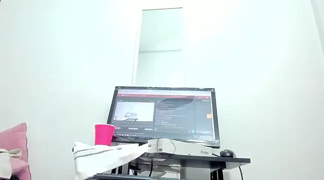 Snapshot of Dalia_20 chatting on February 9, 5:40 am Dalia 20 online show from February 9, 5:40 am