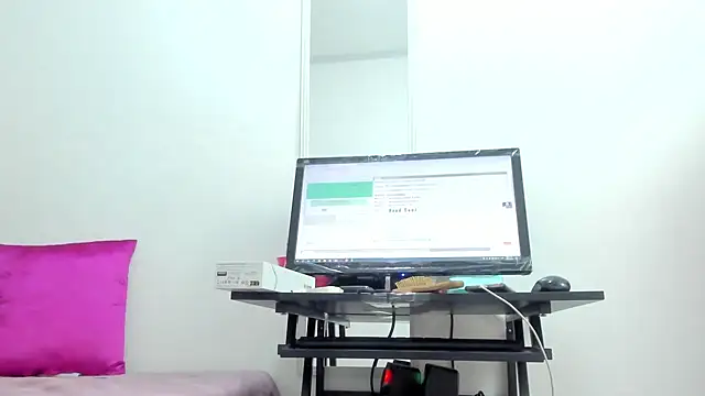 Snapshot of Dalia_20 chatting on February 13, 8:06 am Dalia 20 online show from February 13, 8:06 am