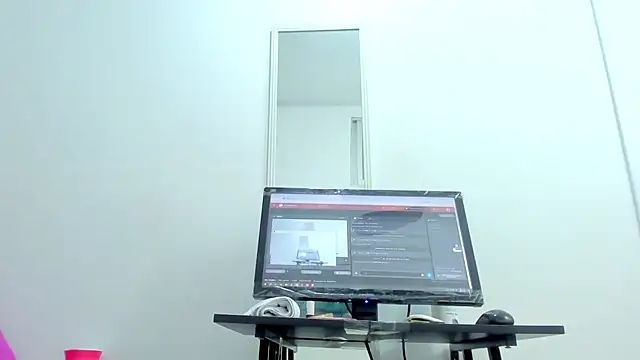 Snapshot of Dalia_20 chatting on February 19, 6:33 am Dalia 20 online show from February 19, 6:33 am