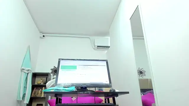 Snapshot of Dalia_20 chatting on February 23, 12:41 am Dalia 20 online show from February 23, 12:41 am