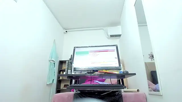 Snapshot of Dalia_20 chatting on February 24, 3:33 am Dalia 20 online show from February 24, 3:33 am