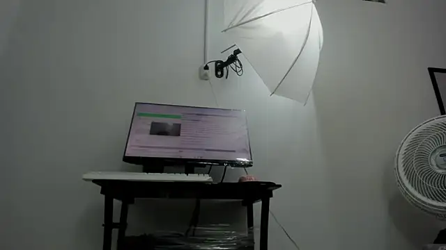 Snapshot of Dalia_20 chatting on October 17, 12:14 am Dalia 20 online show from October 17, 12:14 am