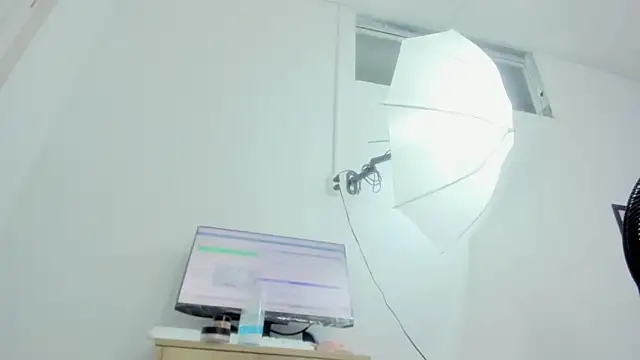 Snapshot of Dalia_20 chatting on November 9, 12:20 am Dalia 20 online show from November 9, 12:20 am