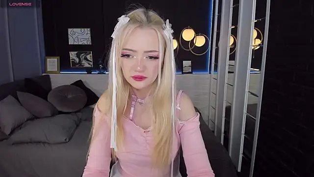 Snapshot of EmilyAir chatting on December 28, 1:18 am EmilyAir online show from December 28, 1:18 am