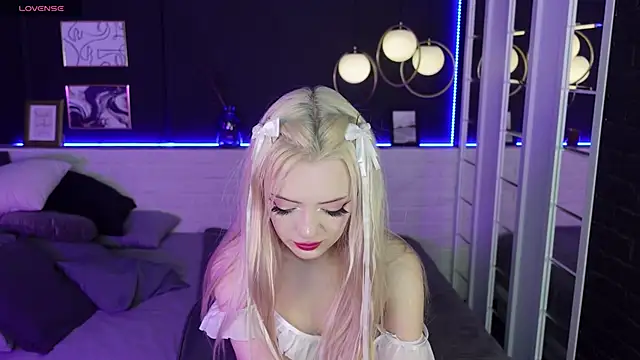 Snapshot of EmilyAir chatting on January 24, 3:32 am EmilyAir online show from January 24, 3:32 am