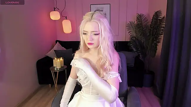 Snapshot of EmilyAir chatting on March 1, 3:21 am EmilyAir online show from March 1, 3:21 am