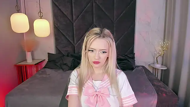 EmilyAir online show from December 16, 4:50 am