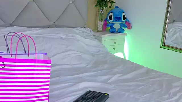 IsaValencia online show from September 27, 12:04 am