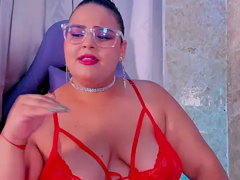 Snapshot of juli_2tyes chatting on November 18, 3:56 am juli 2tyes online show from November 18, 3:56 am