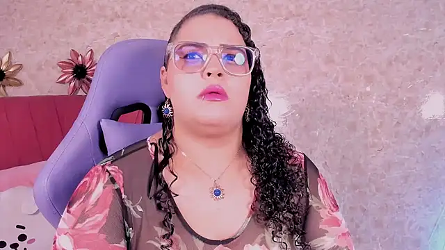 juli 2tyes online show from January 11, 3:00 am