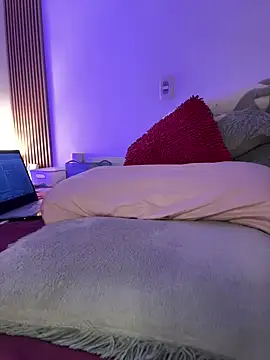 Snapshot of Mae_Henao9 chatting on September 9, 4:12 am Mae Henao9 online show from September 9, 4:12 am