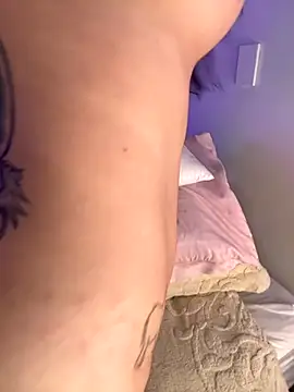 Snapshot of Mae_Henao9 chatting on October 22, 8:47 am Mae Henao9 online show from October 22, 8:47 am