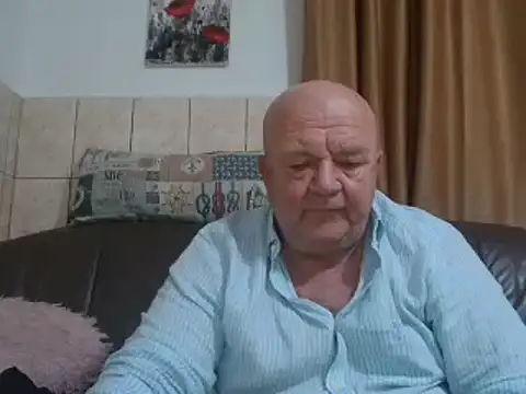 Snapshot of fullballs6 chatting on December 21, 2:52 am fullballs6 online show from December 21, 2:52 am