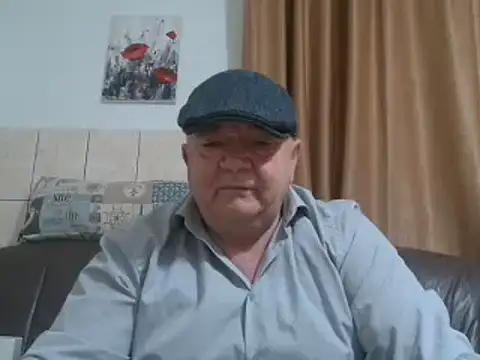 Snapshot of fullballs6 chatting on December 23, 3:18 am fullballs6 online show from December 23, 3:18 am