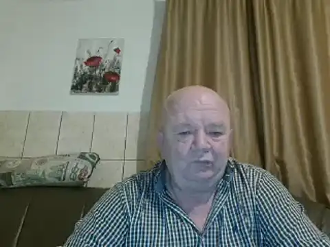 Snapshot of fullballs6 chatting on February 17, 1:36 am fullballs6 online show from February 17, 1:36 am