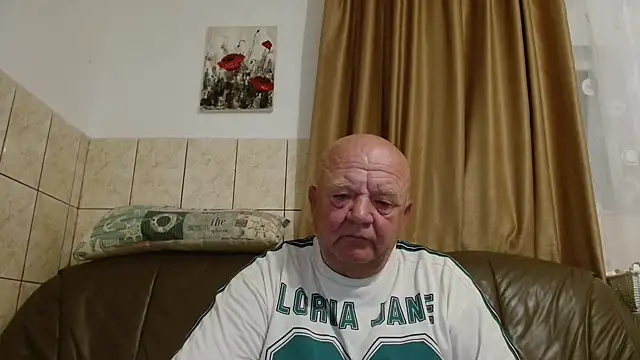 Snapshot of fullballs6 chatting on September 9, 12:54 am fullballs6 online show from September 9, 12:54 am