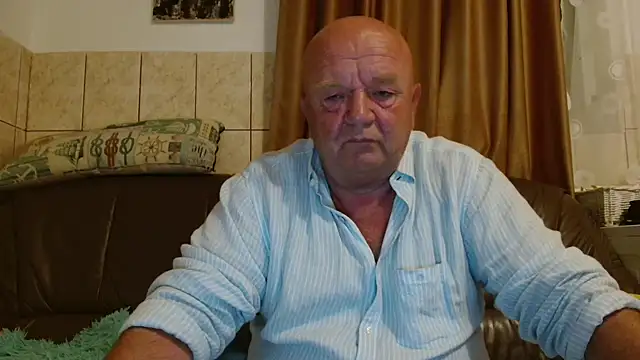 Snapshot of fullballs6 chatting on September 18, 1:51 am fullballs6 online show from September 18, 1:51 am