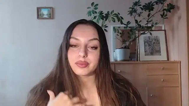 courtneyPerfect online show from January 27, 7:45 am